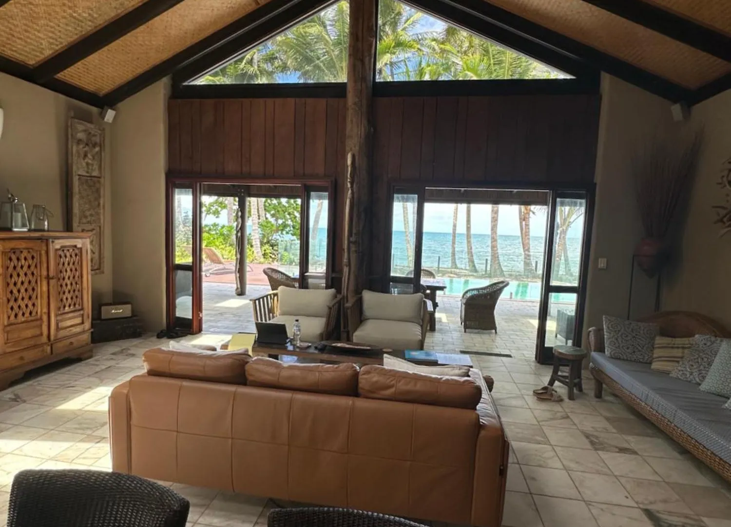 Bala Beach House On Absolute Beachfront Newell Beach Holiday home